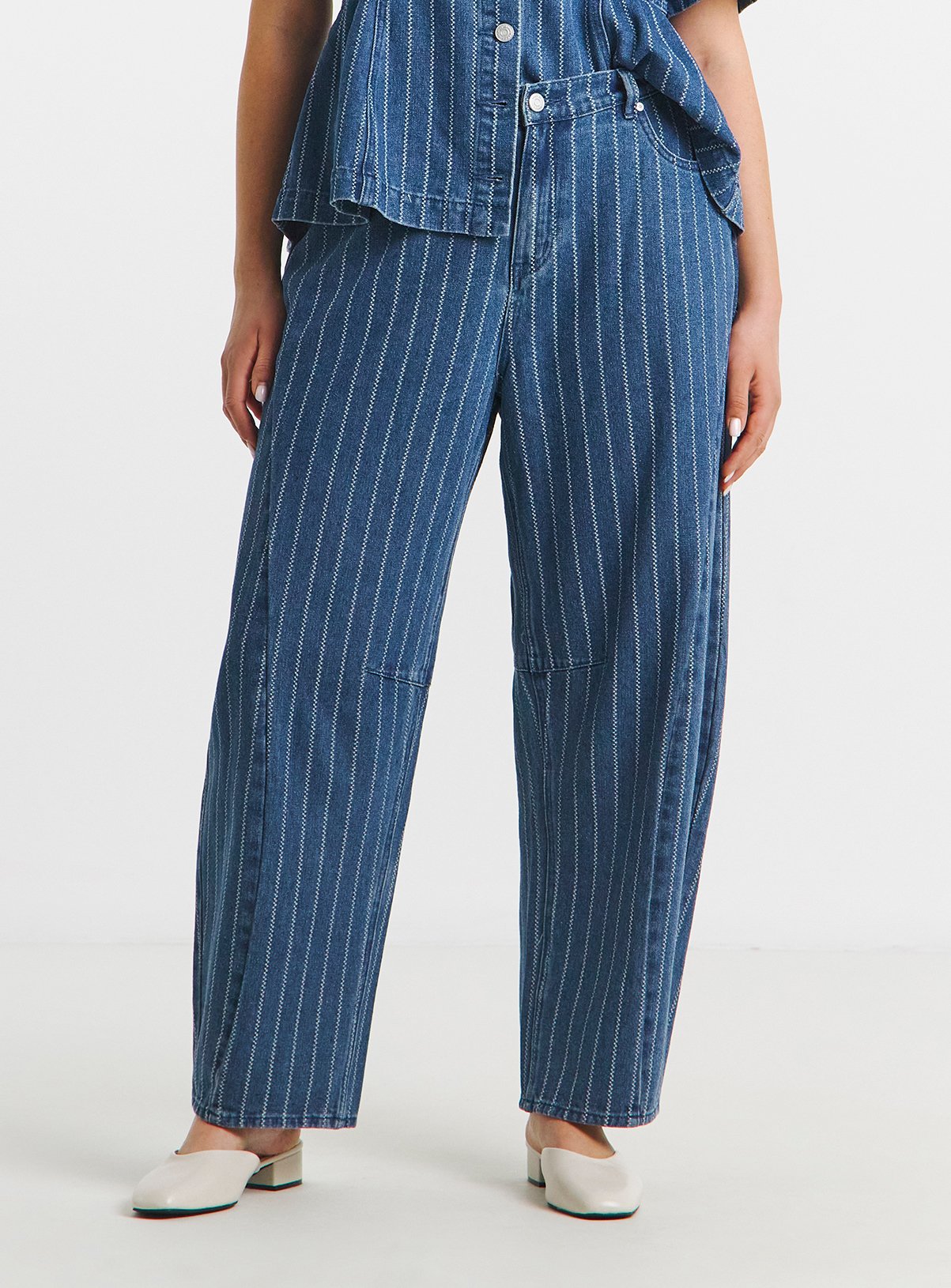 SIMPLY BE Blue Jacquard Denim Stripe Barrel Jeans Co Ord 28 - Image 1 thumbnail